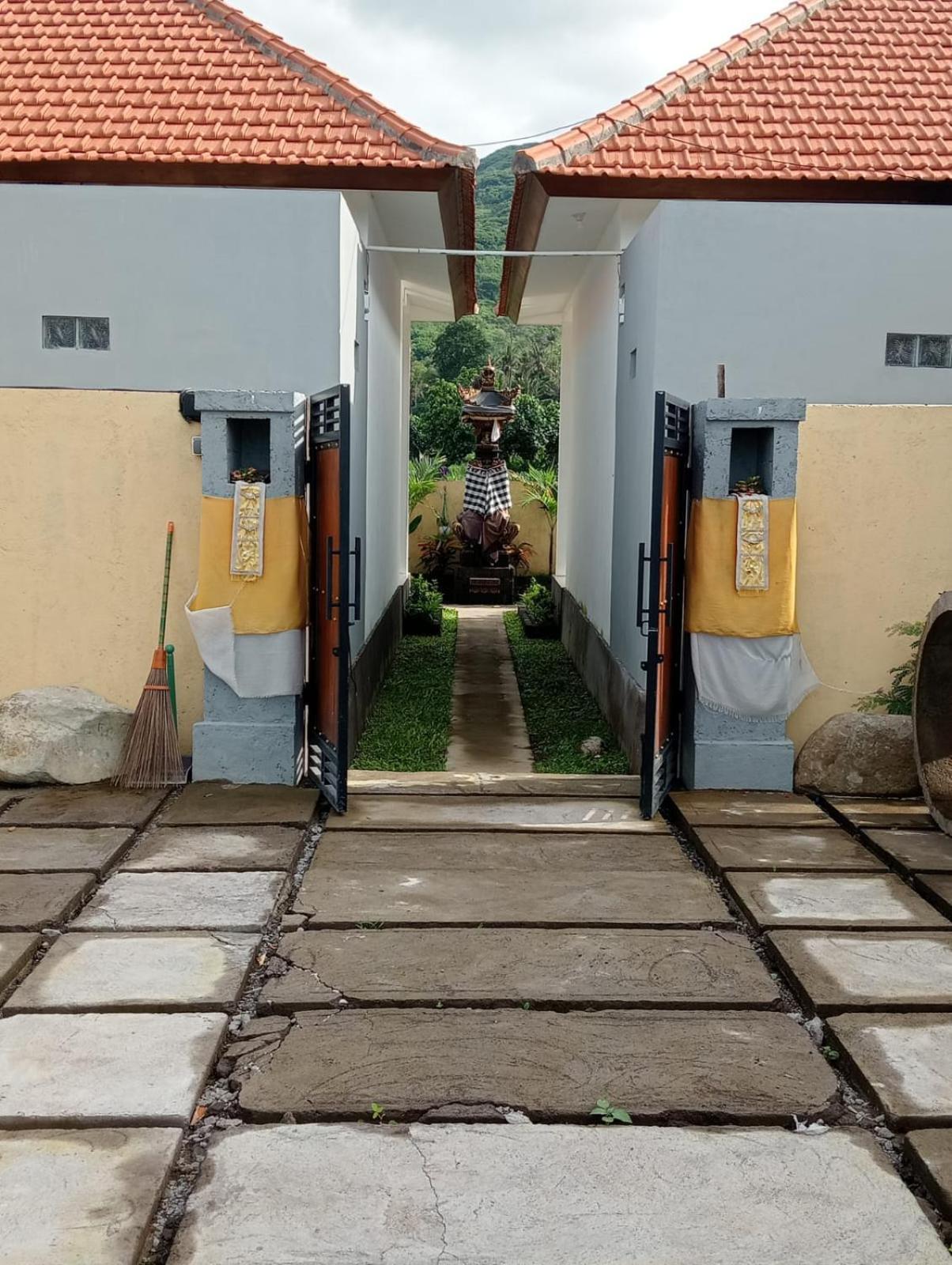 Amed Yudhadewata Hotel Bagian luar foto